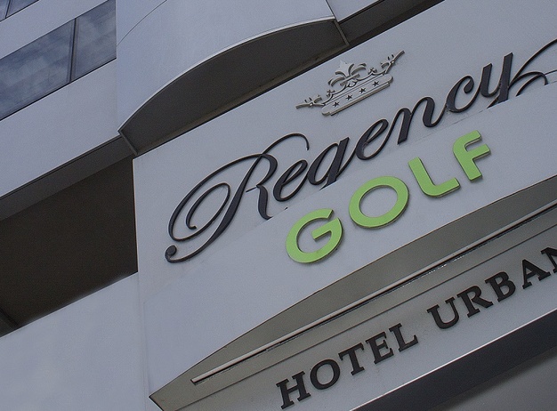 sign Regency Golf Urban Hotel en Montevideo