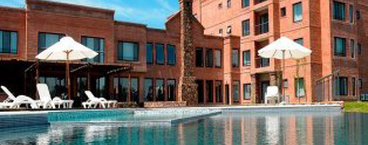 Outdoor Pool Regency Park Hotel en Montevideo