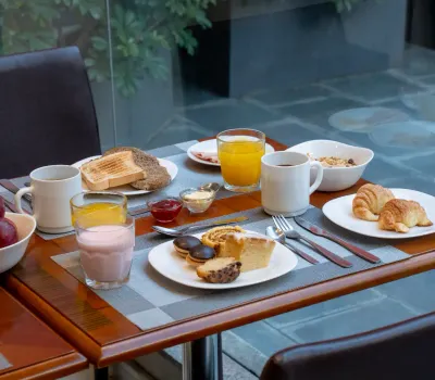 NON-REFUNDABLE RATE Regency Way Montevideo NON-REFUNDABLE RATE Regency Way Montevideo