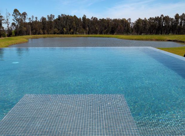 Outdoor Pool Regency Park Hotel en Montevideo