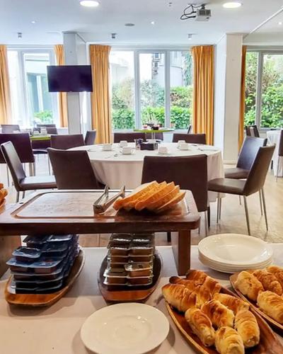 Buffet breakfast (optional) Regency Golf Urban Hotel Montevideo Buffet breakfast (optional) Regency Golf Urban Hotel Montevideo